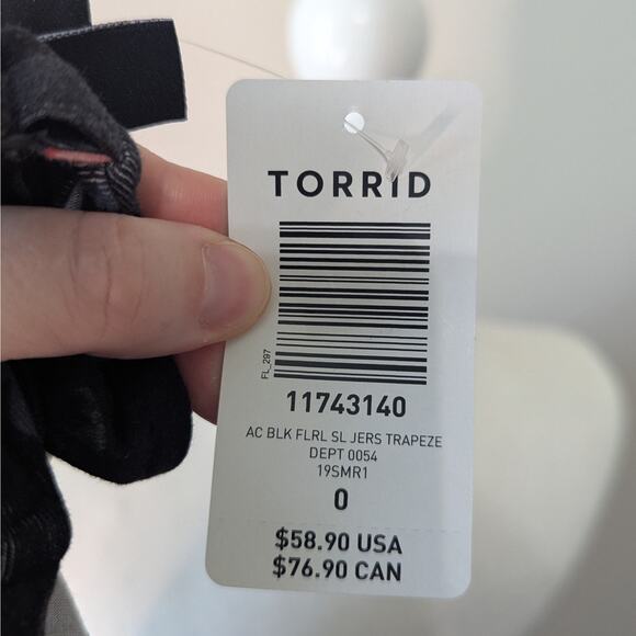 Torrid NWT Black Floral Print Trapeze Handkerchief Sleeveless Dress Sz 0 (L/12) - Picture 6 of 9